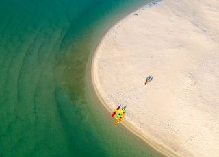 Kayaking to sand islands on Lake Mac with Jetbuzz Watersports