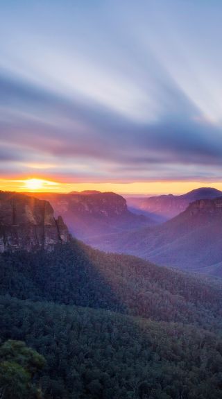 Sun setting over the Grose Valley in the Blue Mountains National Park